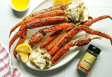 Weeknight Seafood Feast: Effortless Baked Crab Legs in Minutes