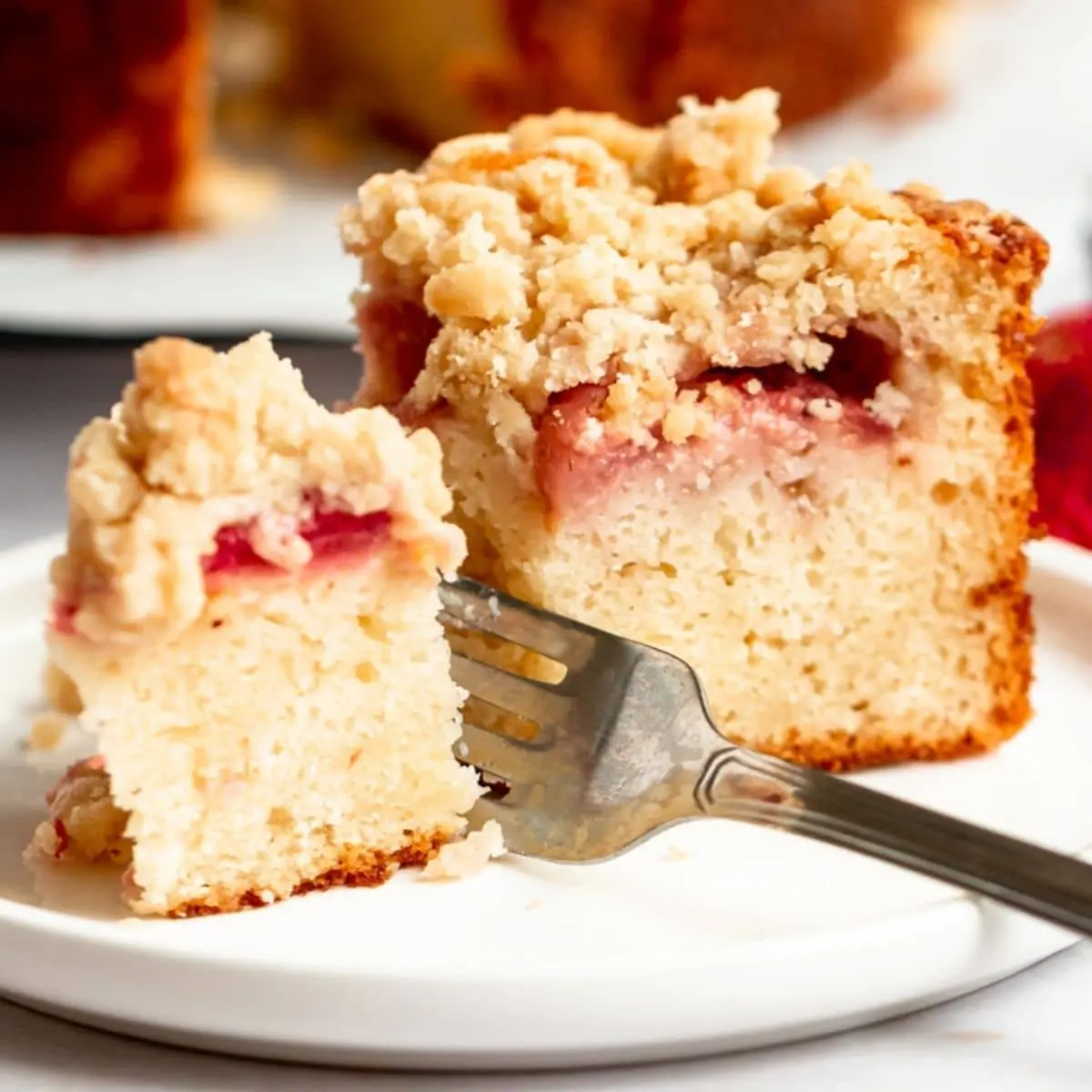 Easy Recipe for Delicious Strawberry Crumb Cake